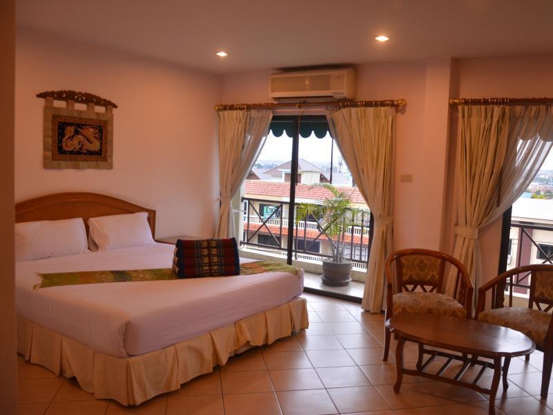 Seven Oaks Inn Jomtien Beach Esterno foto