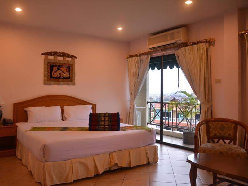 Seven Oaks Inn Jomtien Beach Esterno foto