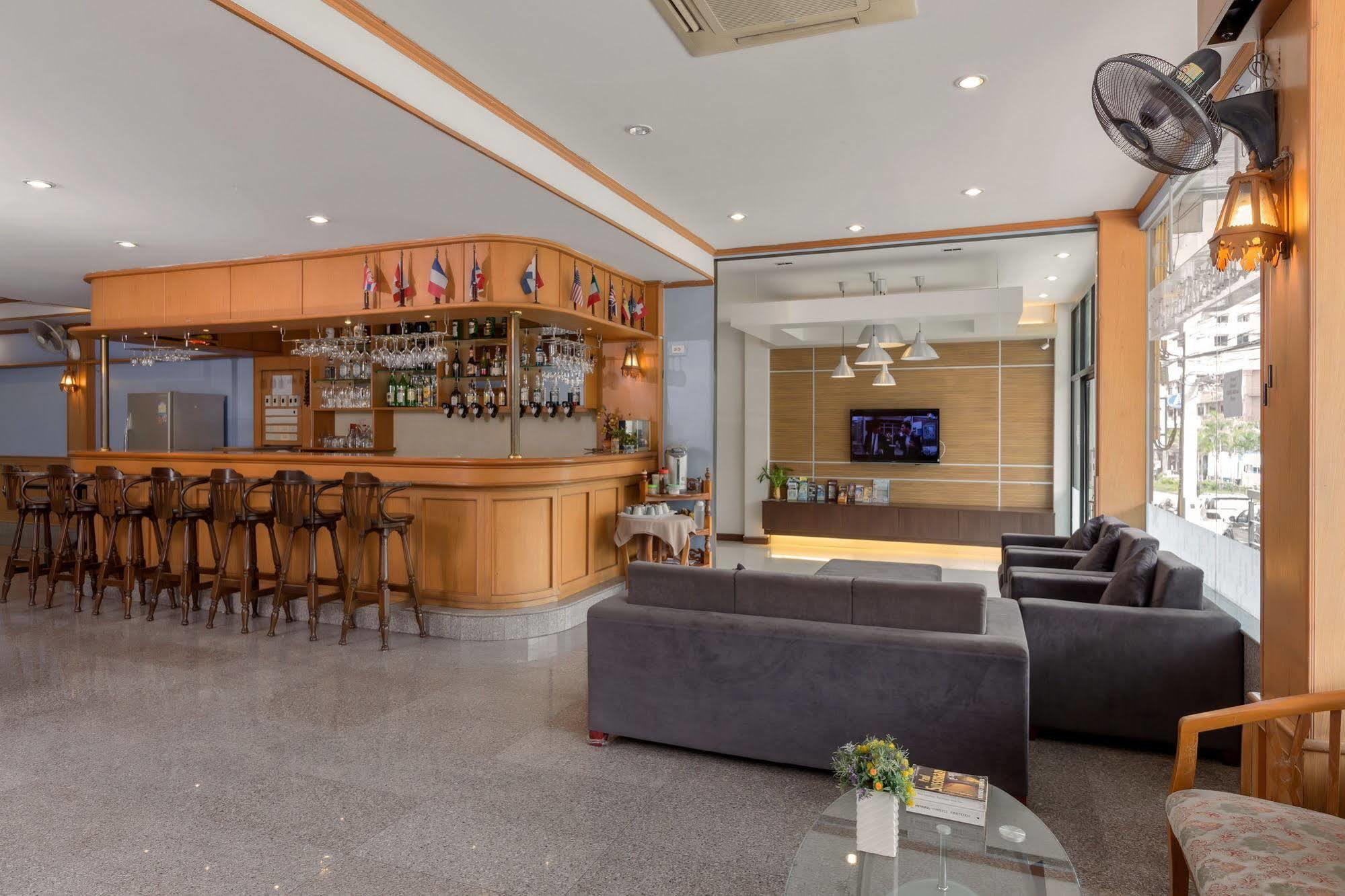 Seven Oaks Inn Jomtien Beach Esterno foto