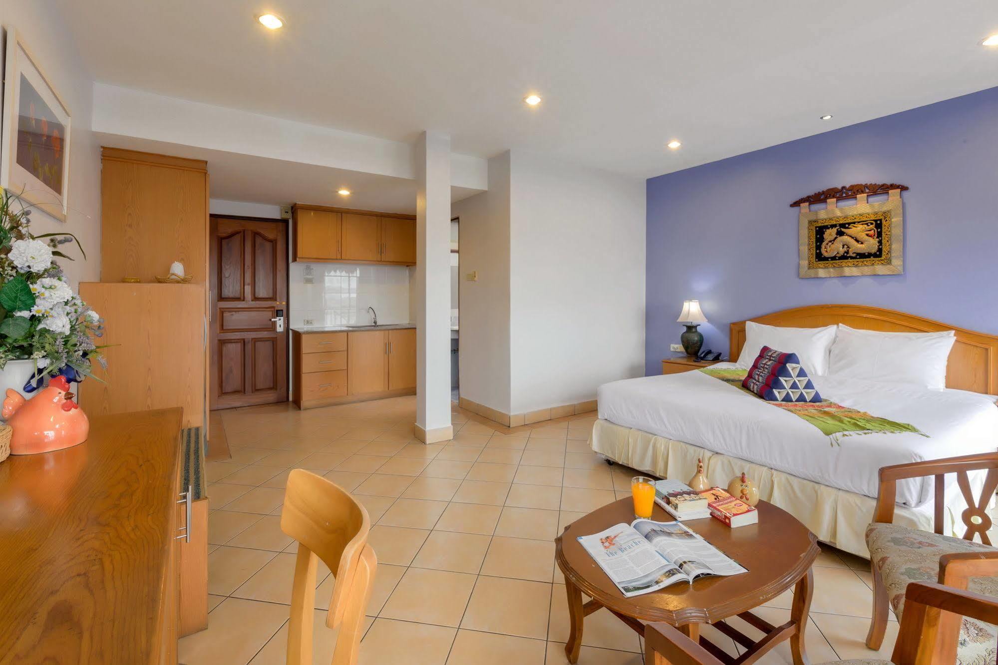 Seven Oaks Inn Jomtien Beach Esterno foto