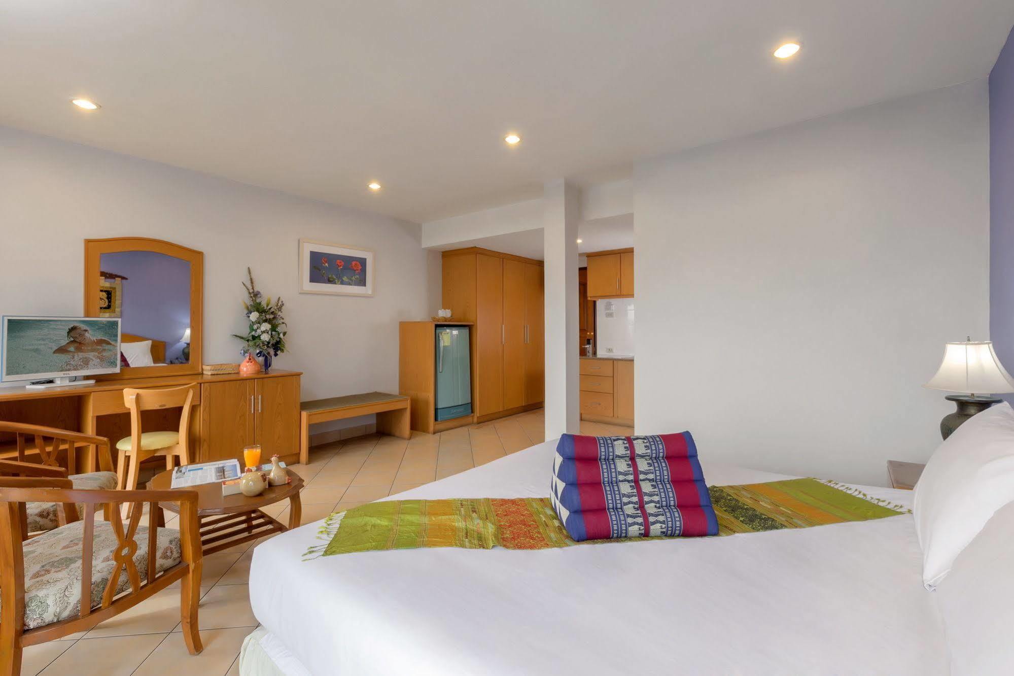 Seven Oaks Inn Jomtien Beach Esterno foto