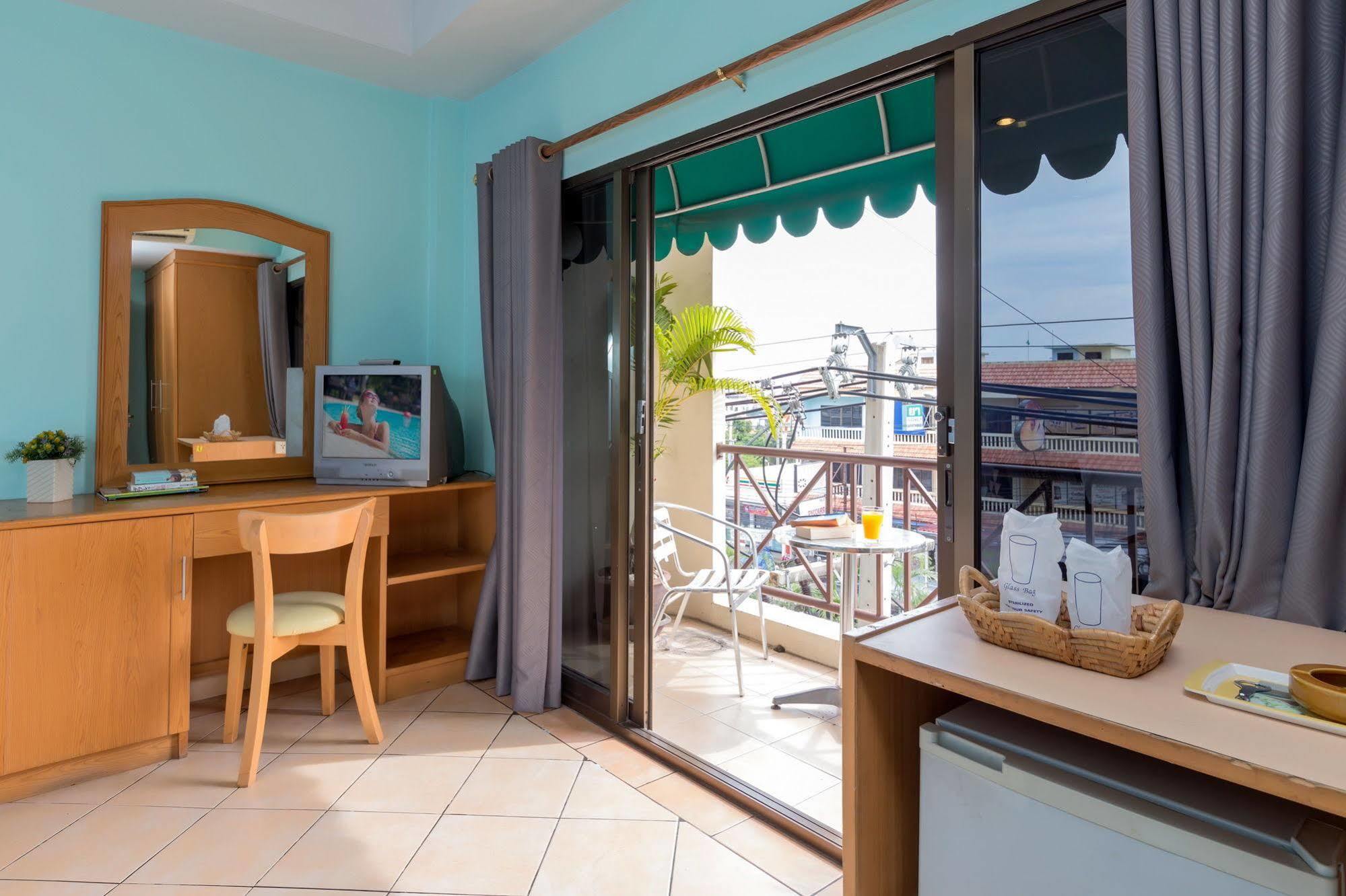 Seven Oaks Inn Jomtien Beach Esterno foto