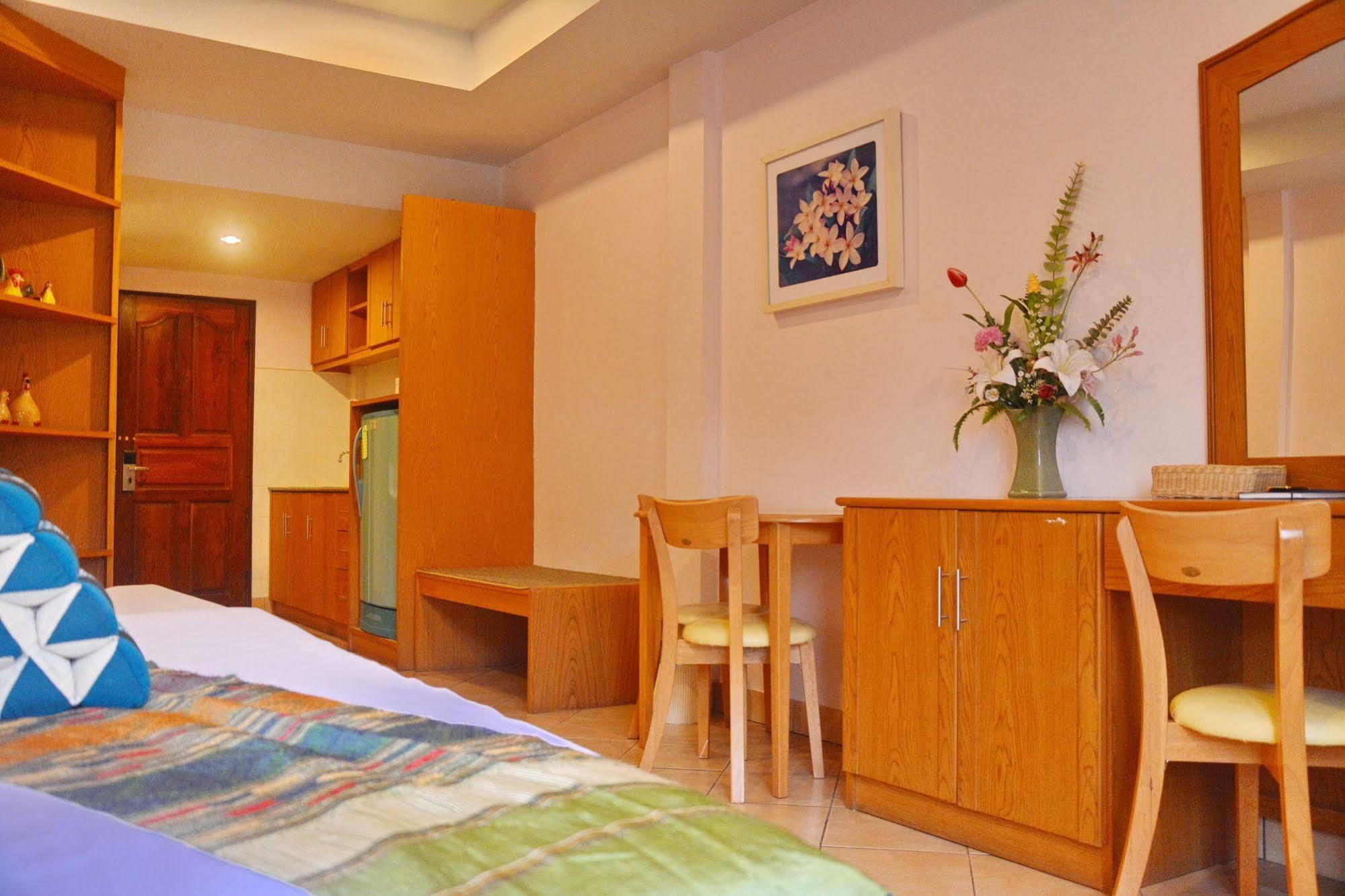 Seven Oaks Inn Jomtien Beach Esterno foto