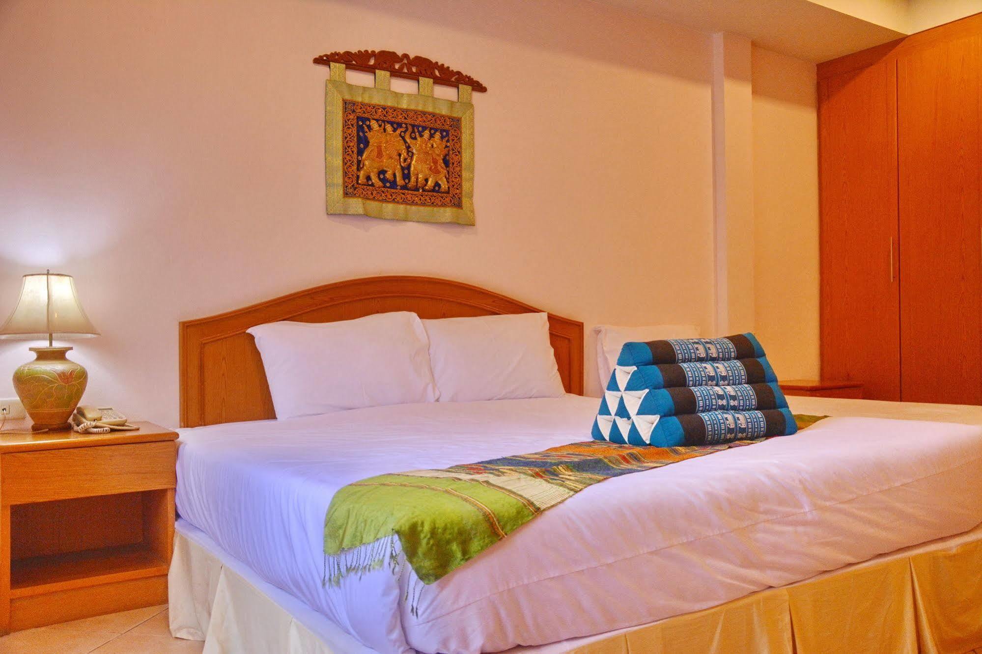 Seven Oaks Inn Jomtien Beach Esterno foto