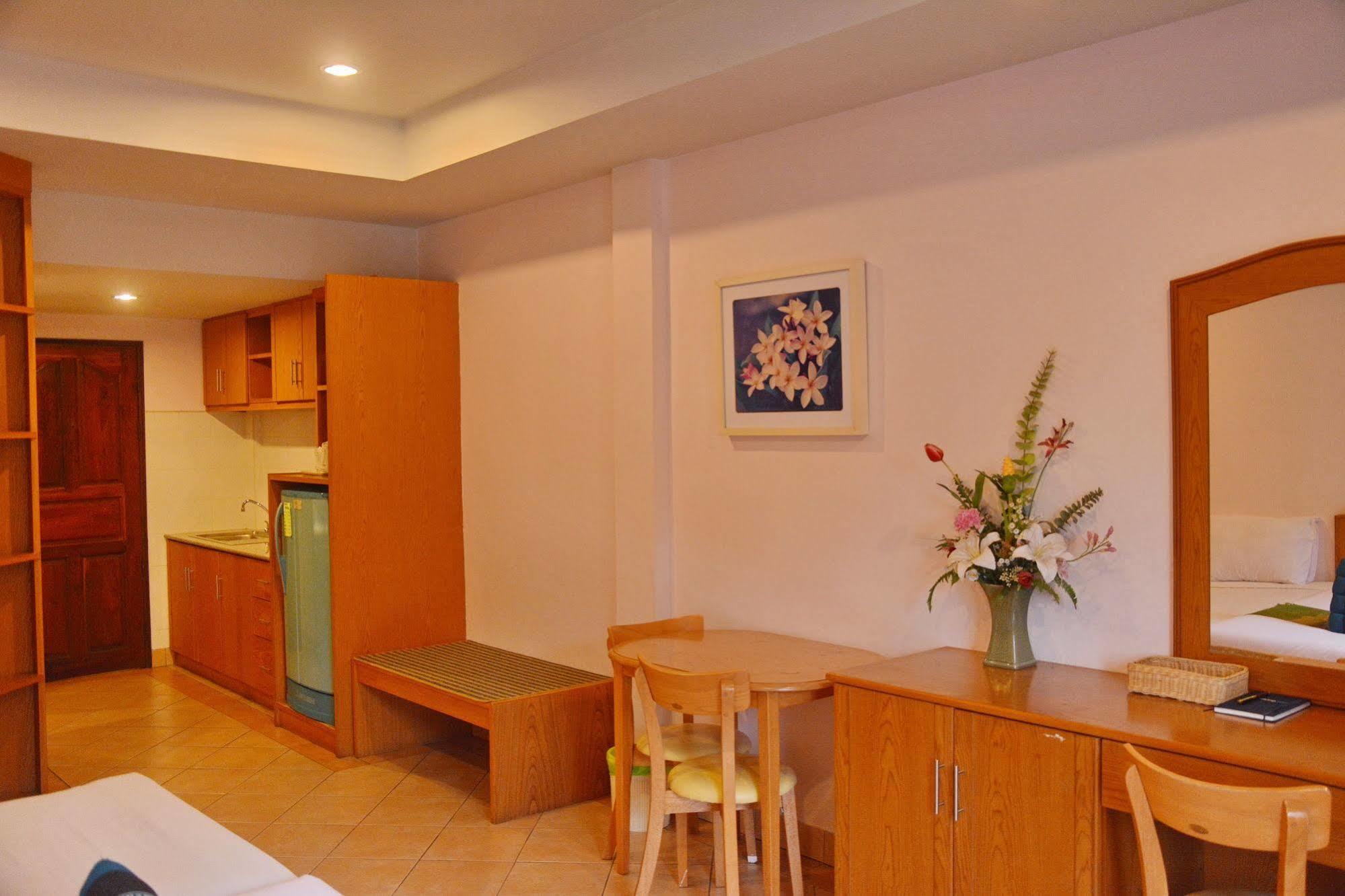 Seven Oaks Inn Jomtien Beach Esterno foto