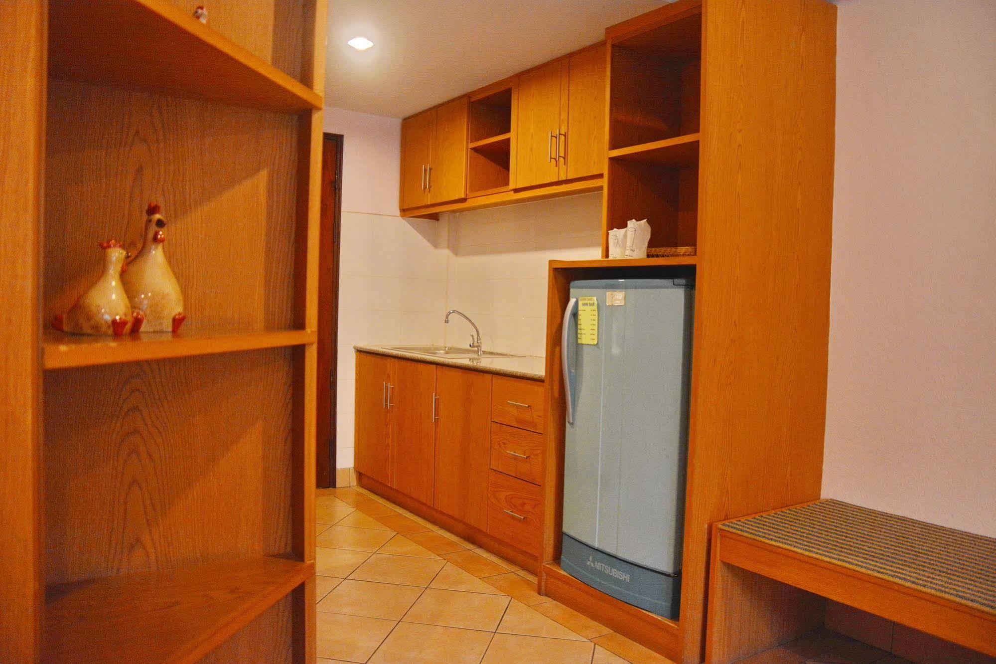 Seven Oaks Inn Jomtien Beach Esterno foto