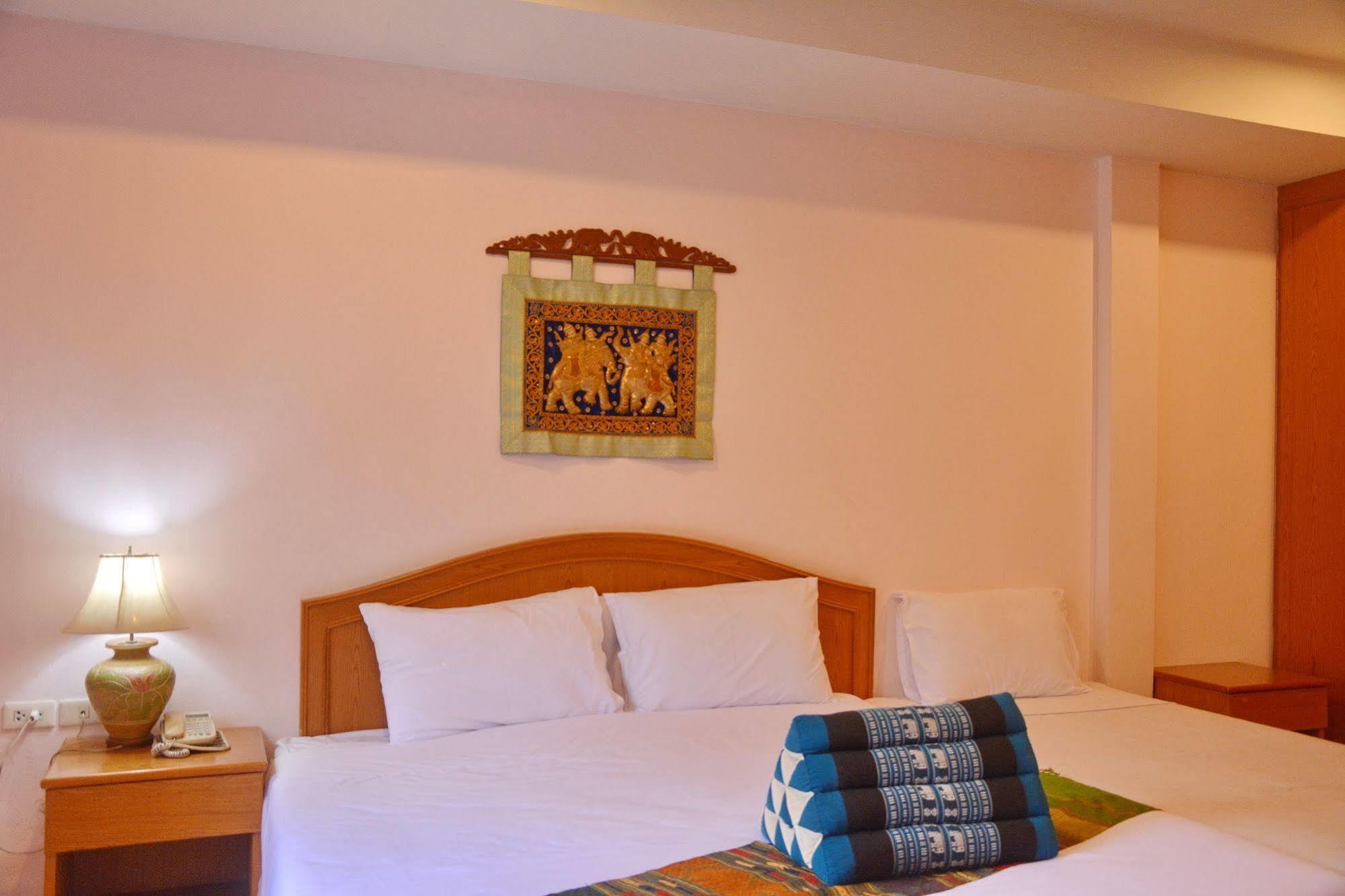Seven Oaks Inn Jomtien Beach Esterno foto