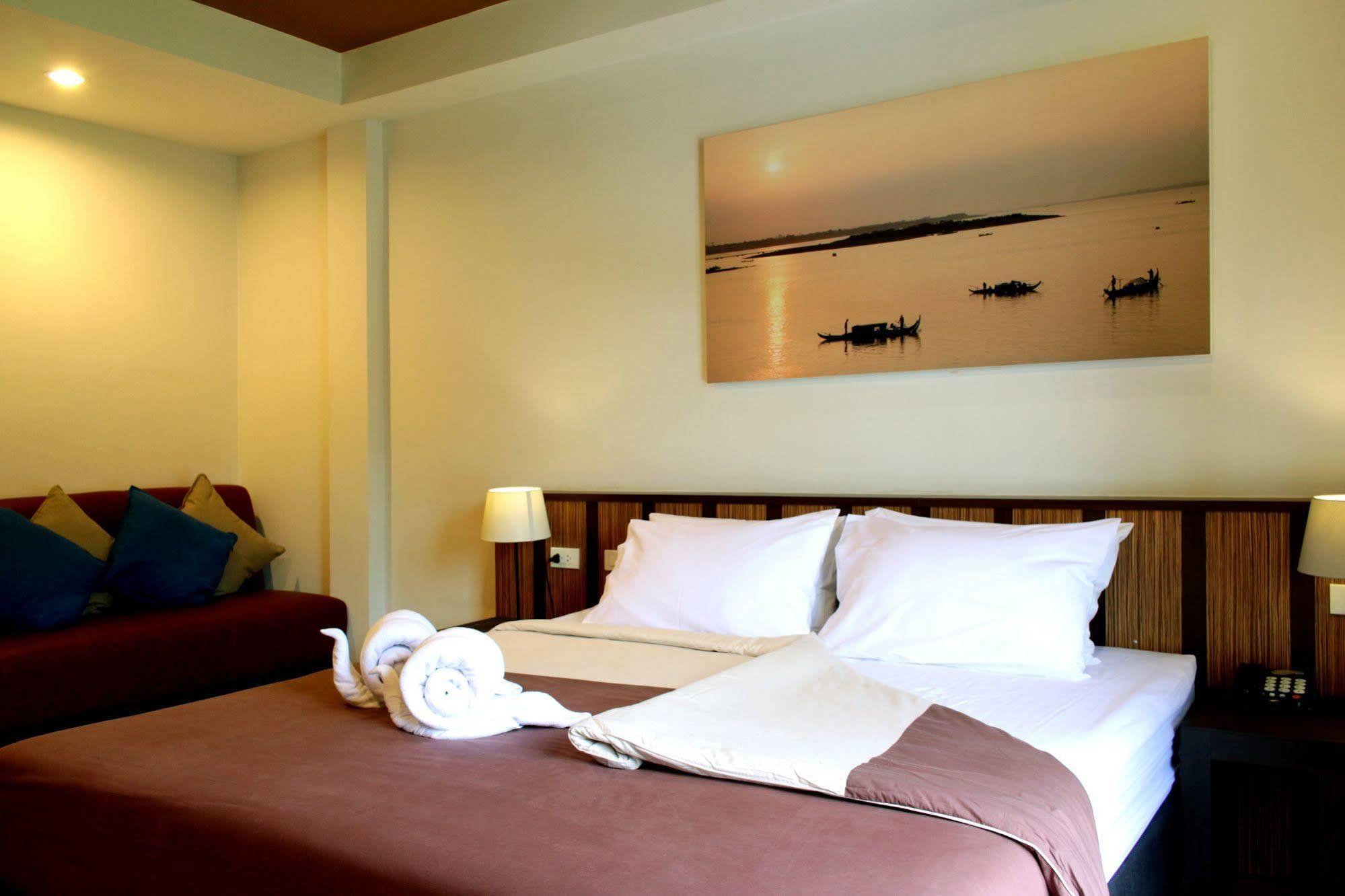 Seven Oaks Inn Jomtien Beach Esterno foto